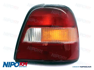 Feu arrière Nissan SUNNY III