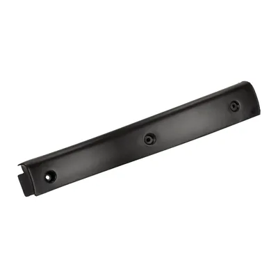 Running board on the left fender
