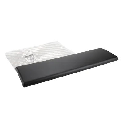 Bumper strip between front and sliding doors