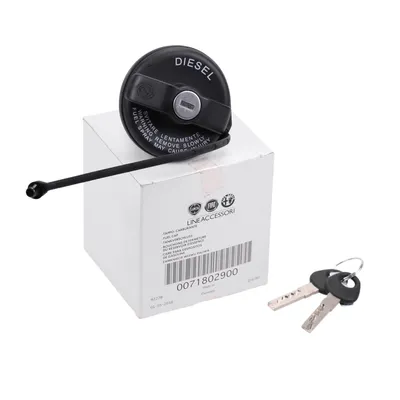 Tank cap lockable with 2 keys