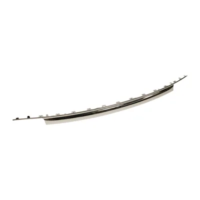 Cover trim strip on the rear bumper