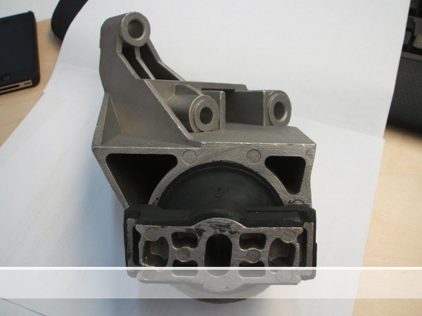 SUPPORT DE MOTEUR DROIT 8200025319