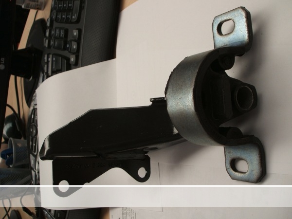 SUPPORT DE MOTEUR GAUCHE 7700425709 7700411948, 7700821670