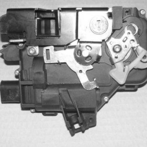 Serrure de porte 3B4839015A